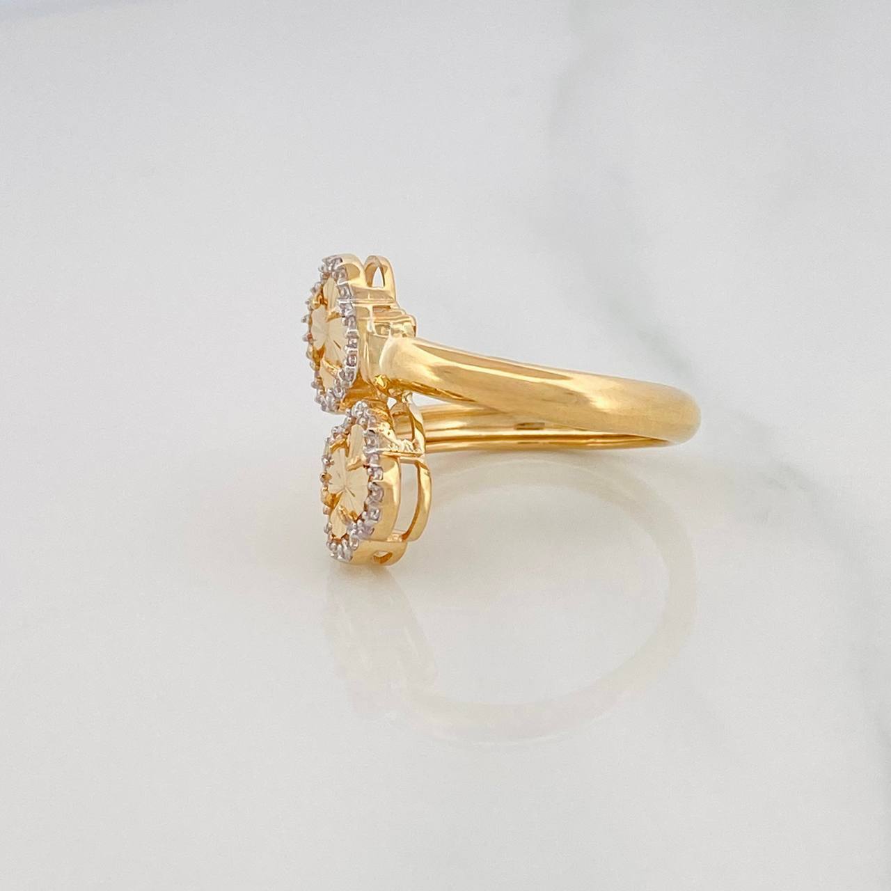 Anillo Trebol Abrazo 3.3g / T5 3/4 Dos Oros Amarillo Blanco 18K