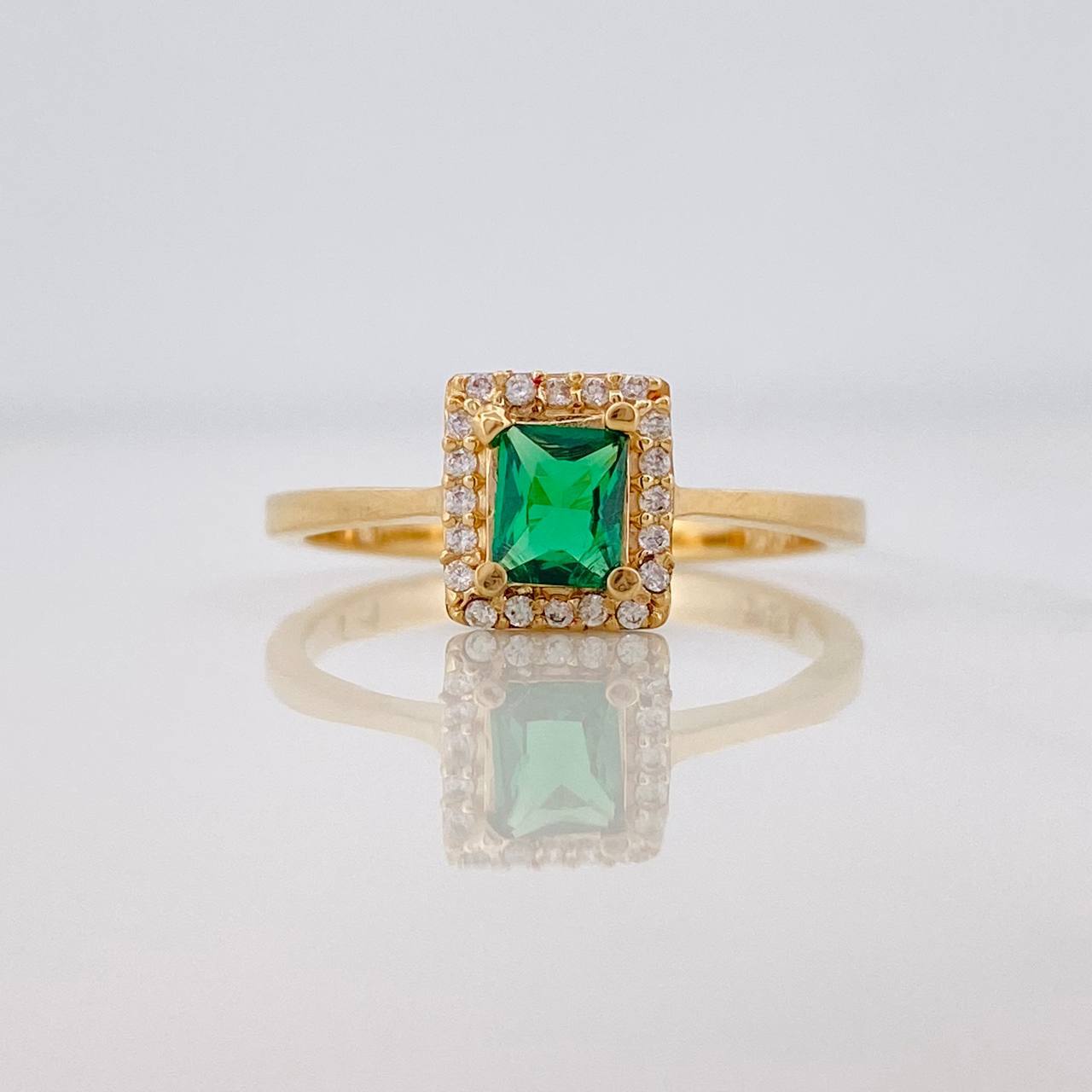 Anillo Solitario Cuadrado 2.75g / T7 3/4 Oro Amarillo 18K