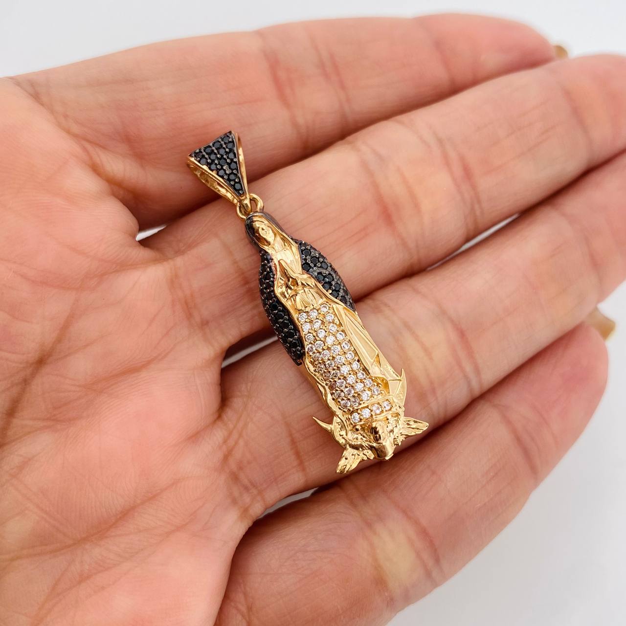 Dije Virgen Guadalupe 4.5g / 4cm Dos Oros Negro Amarillo 18K