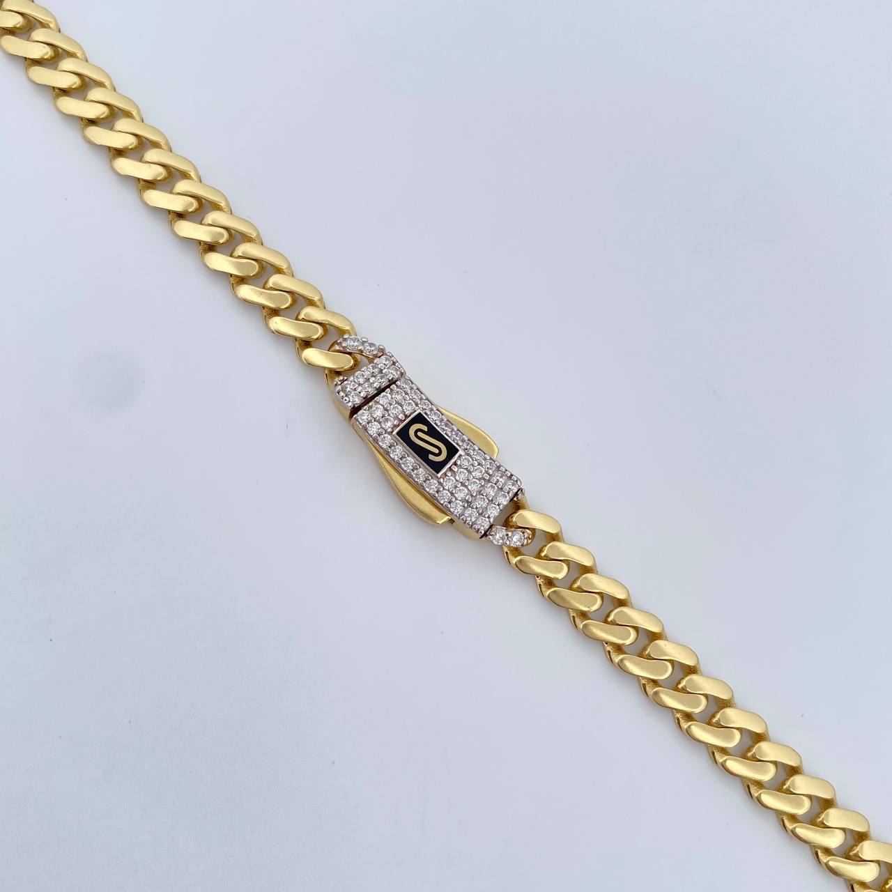 Cadena Cubana Infinito 20.05gr / 60.2cm / 4.9mm Circones Blancos Dos Oros Amarillo Blanco +2 18K $