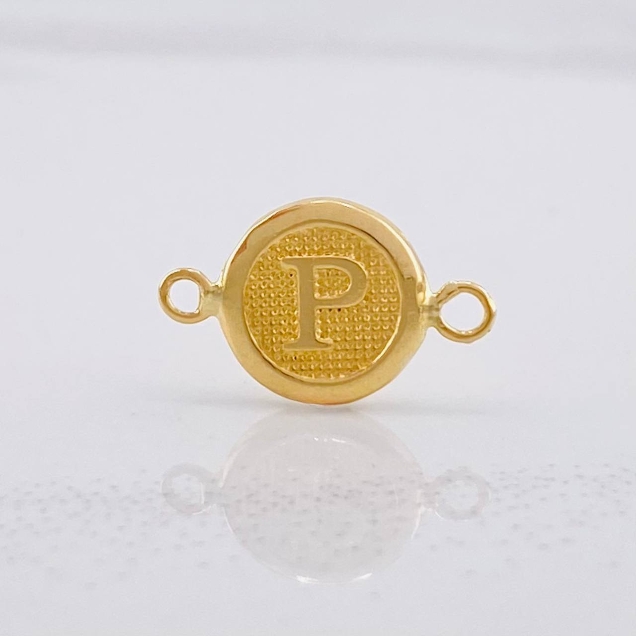 Herraje Circulo Letra P 0.35g / 1.5cm Oro Amarillo 18K