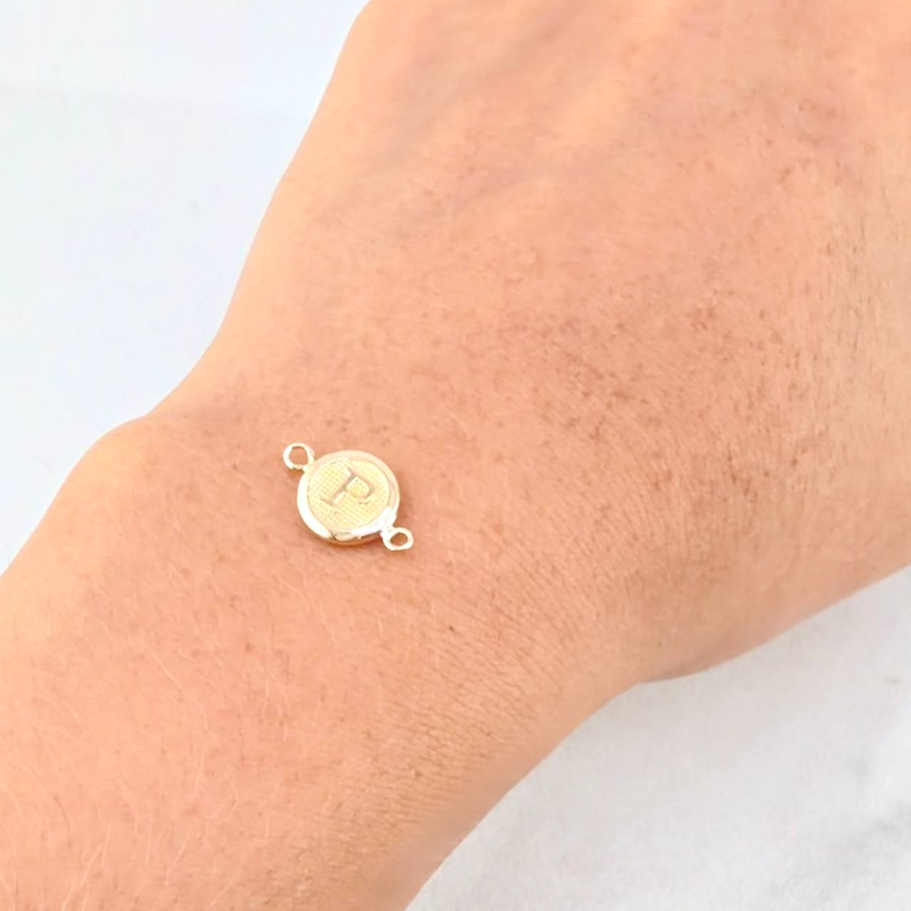 Herraje Circulo Letra P 0.35g / 1.5cm Oro Amarillo 18K