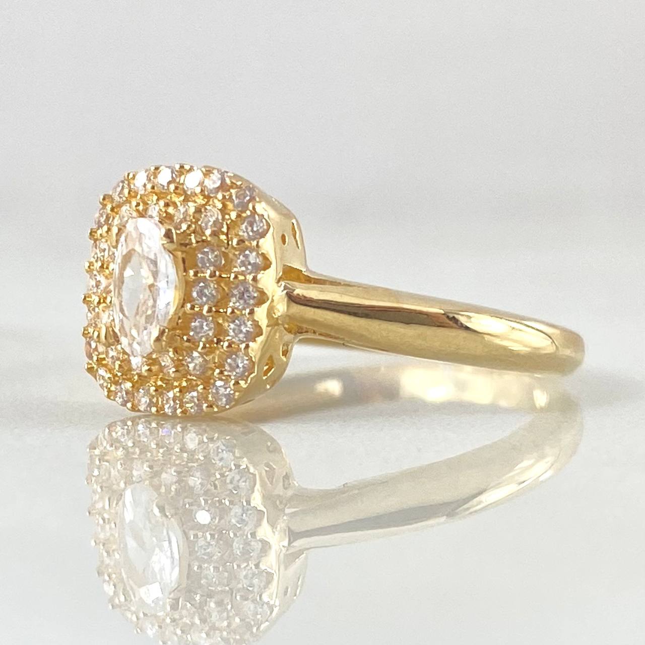 Anillo Halo Cuadrado 2.9gr / T6 1/2 / Oro 18K ©