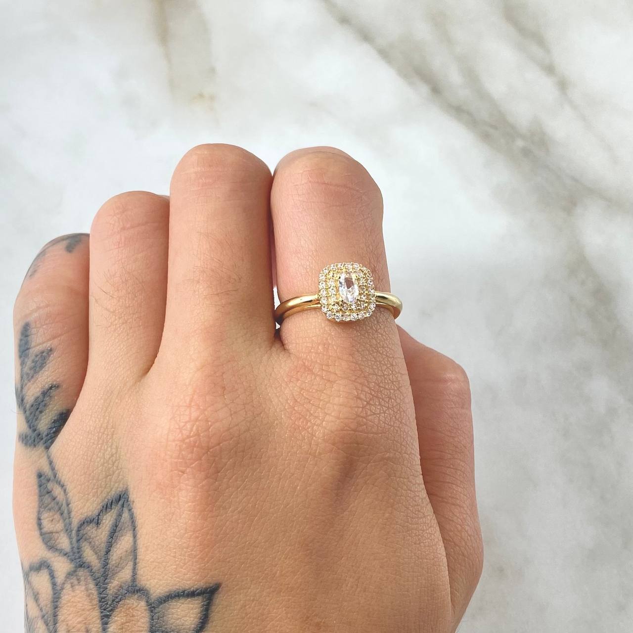 Anillo Halo Cuadrado 2.9gr / T6 1/2 / Oro 18K ©