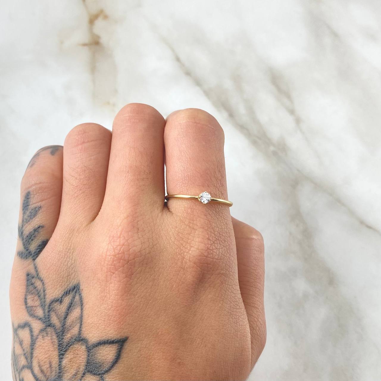 Anillo Solitario Liso Circular 1.15gr / T7 1/4 / Oro 18K ©