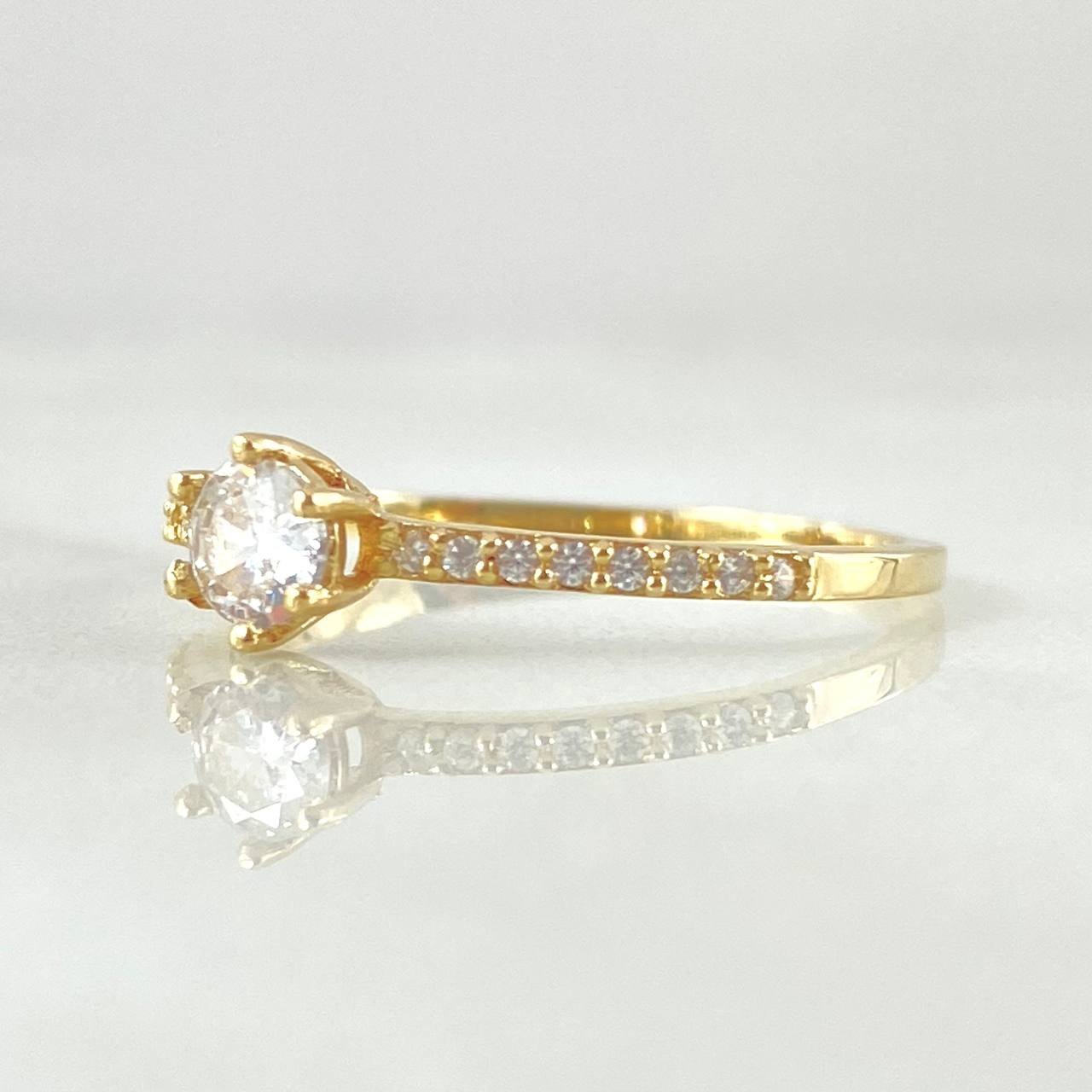 Anillo Solitario Tupido 1.4gr / T7 / Oro 18K ©