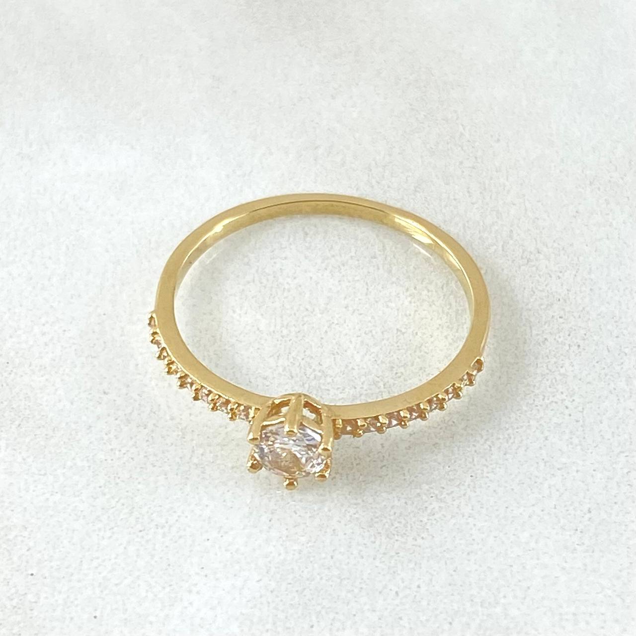 Anillo Solitario Tupido 1.4gr / T7 / Oro 18K ©