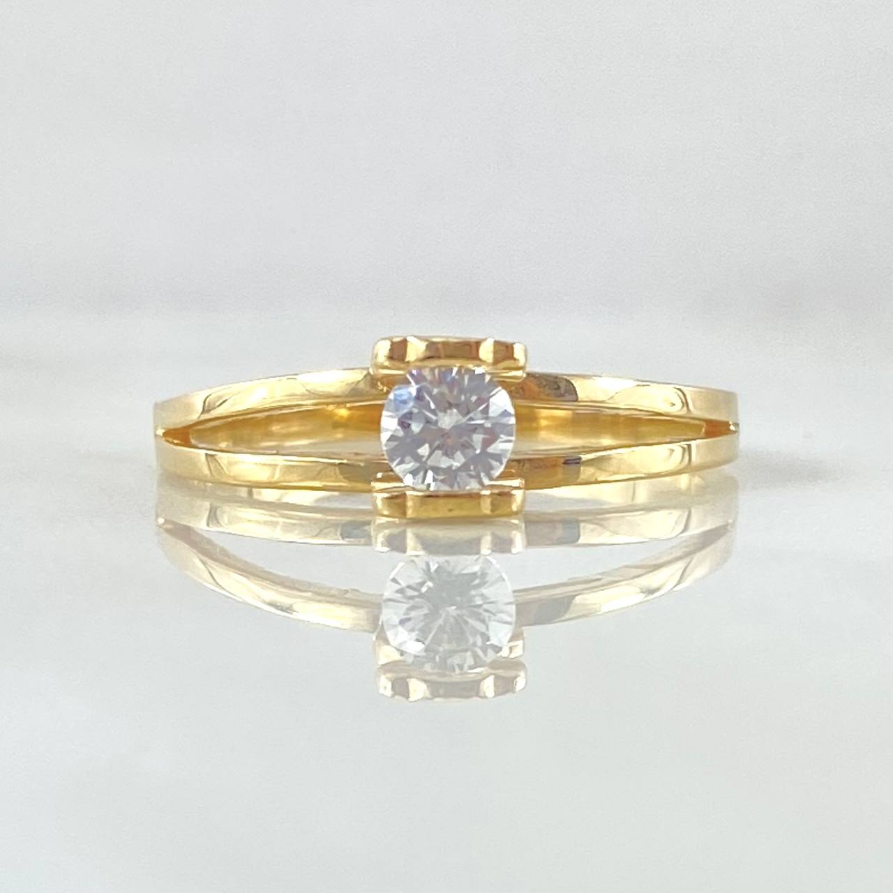 Anillo Solitario Oso Ts 2.55gr / T7 / Oro 18K ©