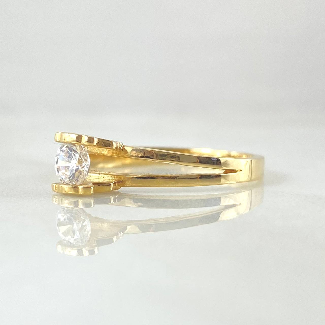 Anillo Solitario Oso Ts 2.55gr / T7 / Oro 18K ©