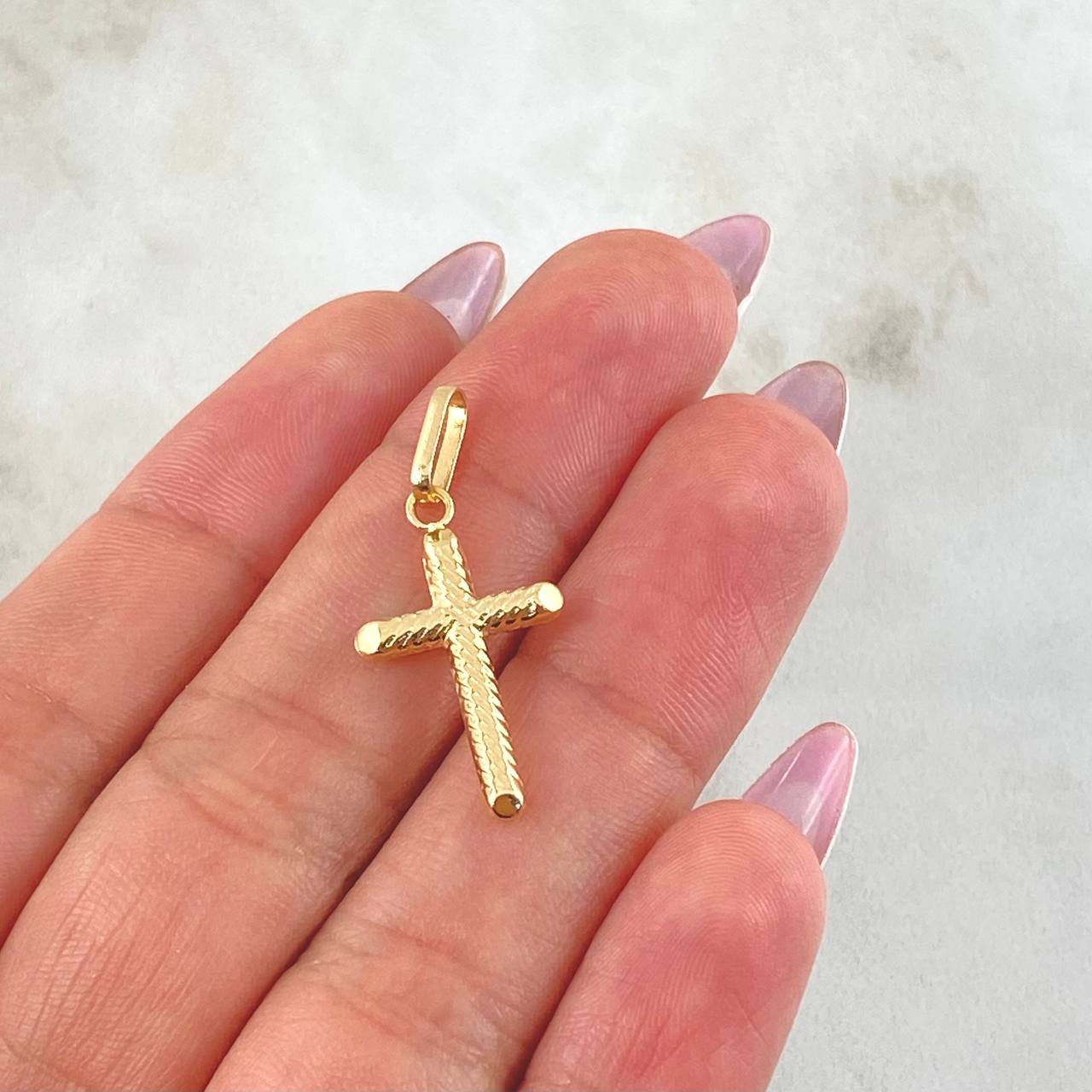 Dije Cruz Puntas Planas 0.9gr / 3cm / Oro Amarillo 18K *