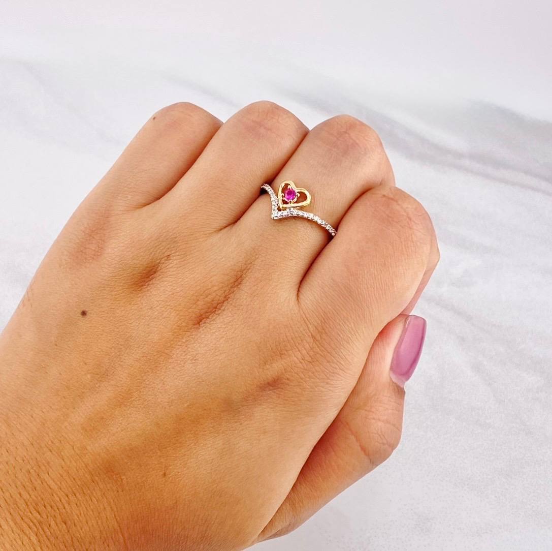 Anillo V Corazón 1.95g / T7 1/2 Oro Amarillo 18K