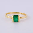 Anillo Recuadro Abrazado Esmeralda 65pts 1.75gr / T8 / Oro Amarillo 18K