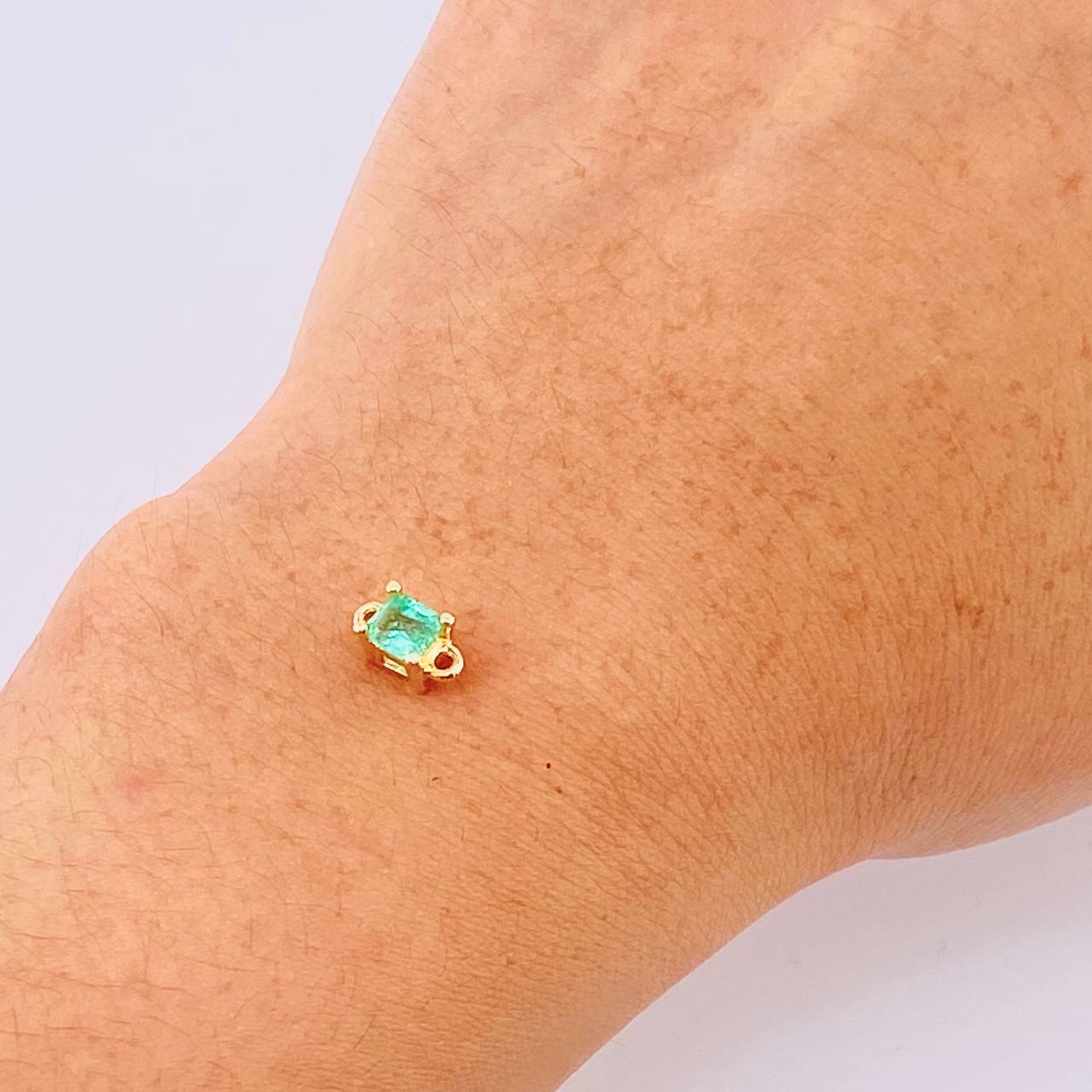 Herraje Caja 4 Garras Esmeralda 28pts 0.7gr / 0.9cm / Oro Amarillo 18K