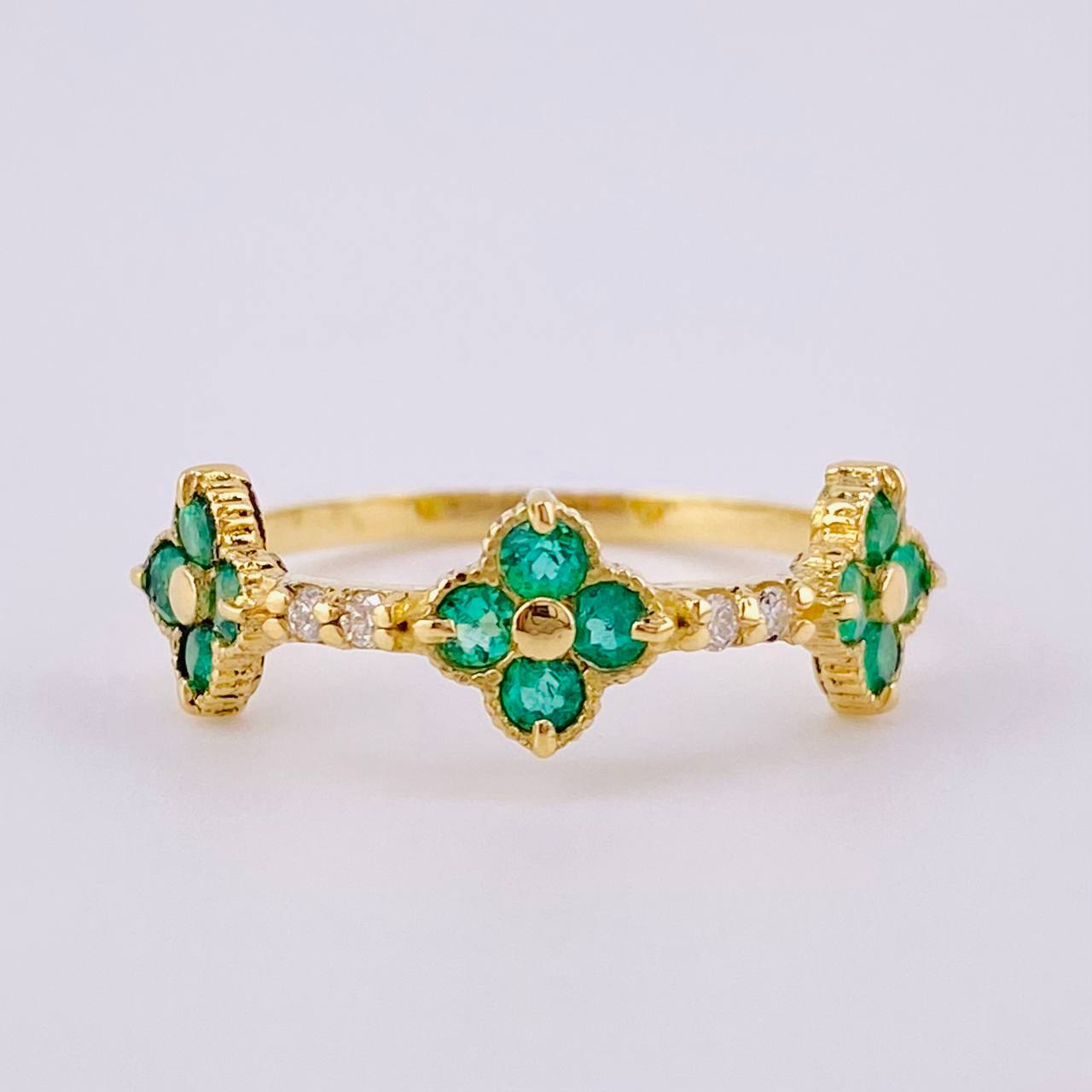 Anillo Trío Trebol Esmeraldas 25pts Diamantes 8pts 2.15gr / T6 3/4 / Oro Amarillo 18K ©