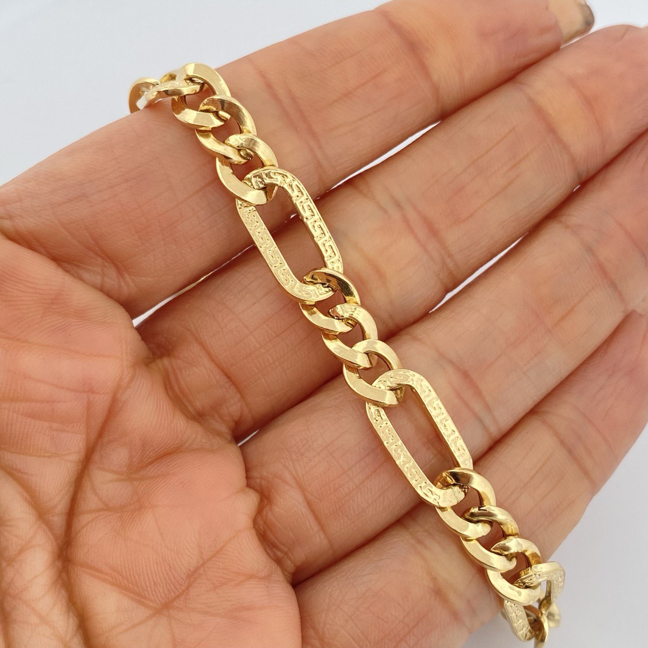 Pulso Figaro 4.15gr / 19cm / +1 Oro 18K $