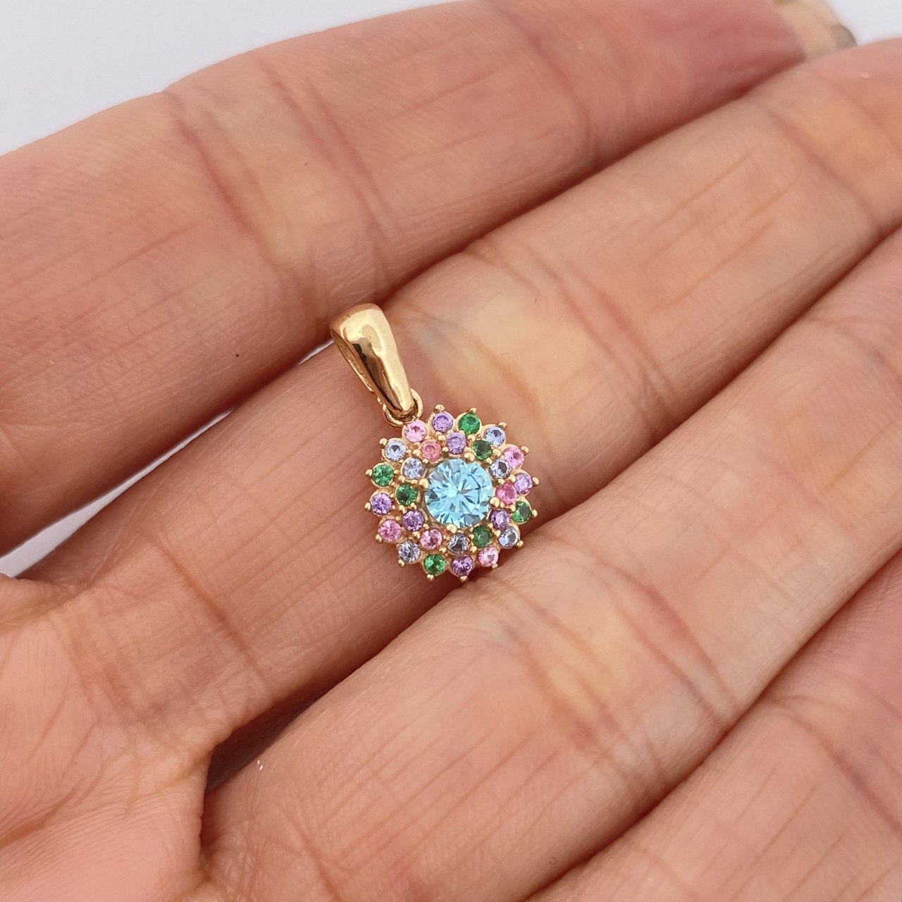 Dije Flor de Loto 1.75gr / 1.8cm / Oro 18K $