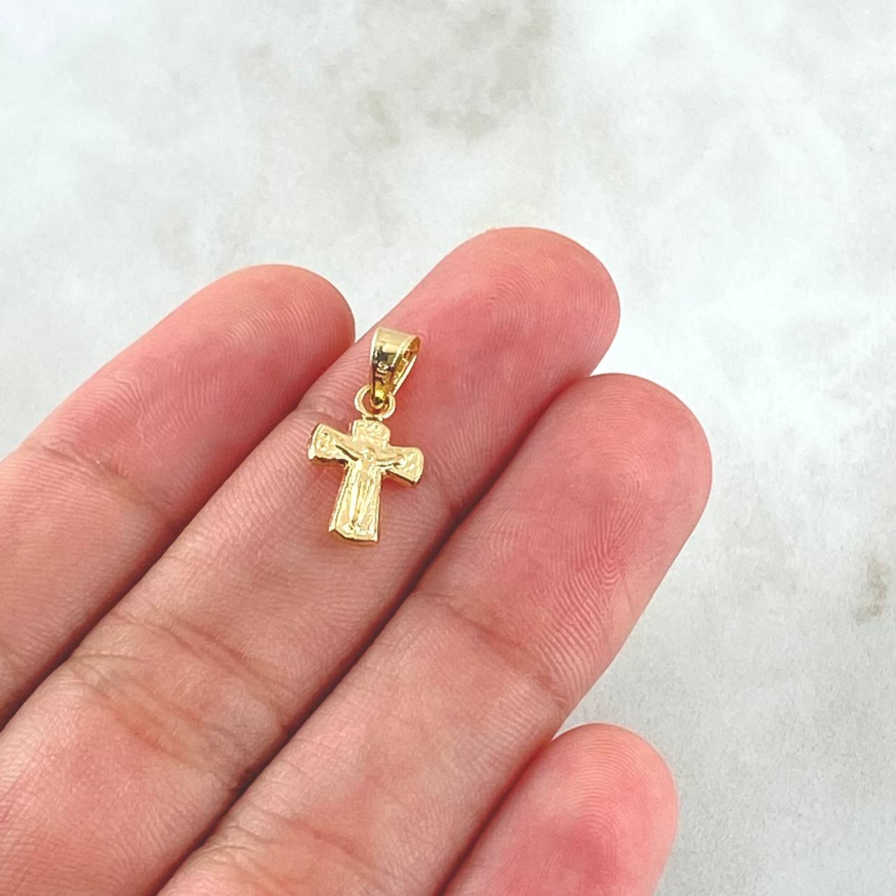 Dije Cruz Cristo 0.4gr / 1.8cm / Puntas Ovaladas Oro Amarillo 18K