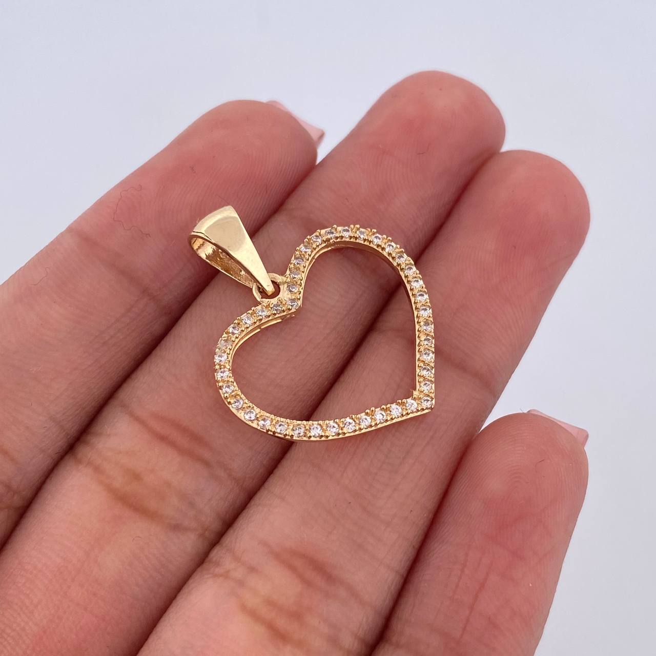 Dije Silueta Corazon 1.7gr / 2.5cm / Circones Blancos Oro Amarillo 18K &