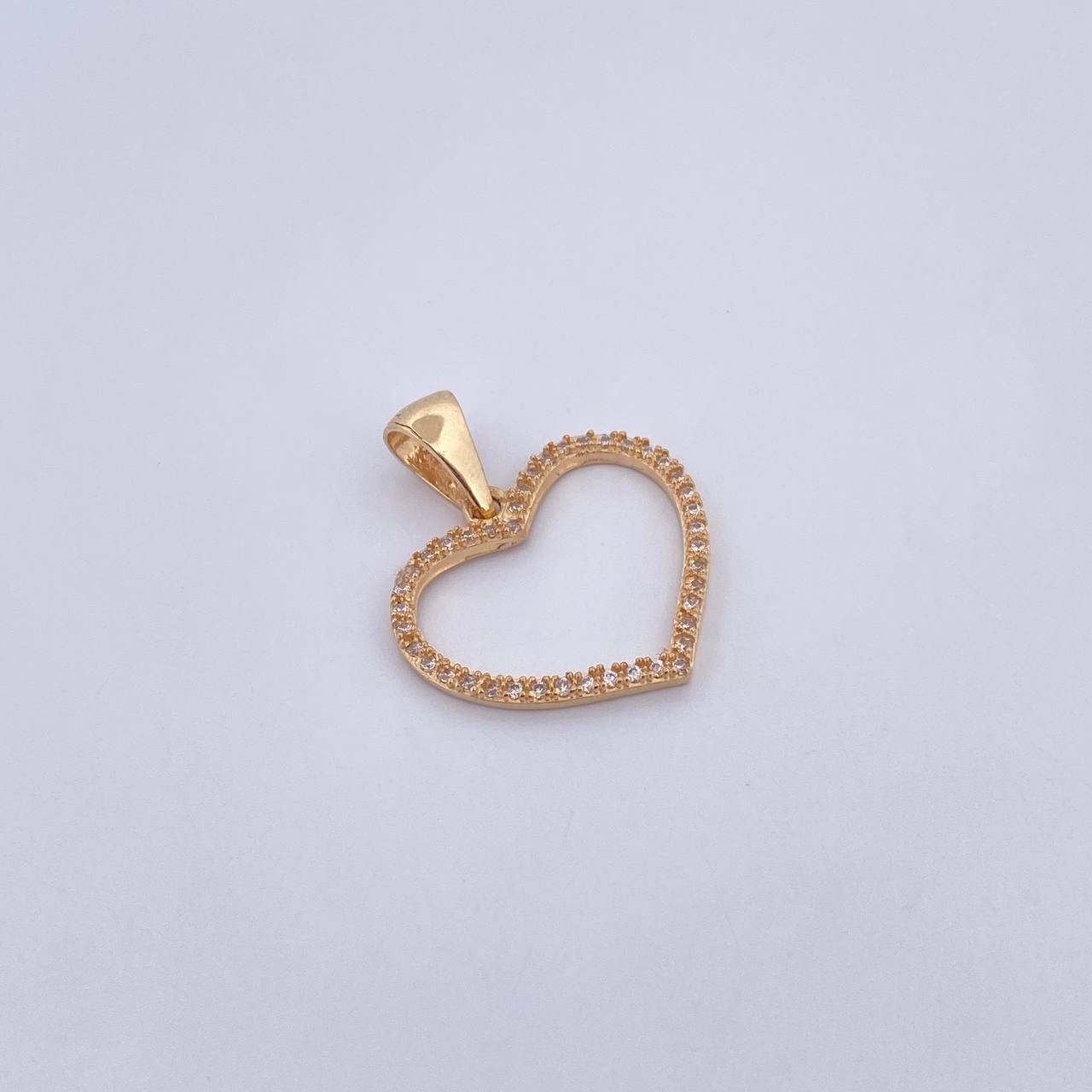 Dije Silueta Corazon 1.7gr / 2.5cm / Circones Blancos Oro Amarillo 18K &