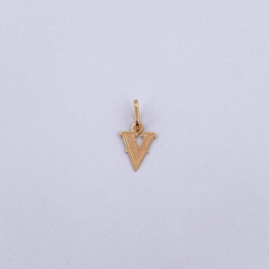 Dije Letra V 0.4gr / 1.7cm / Oro Amarillo 18K &