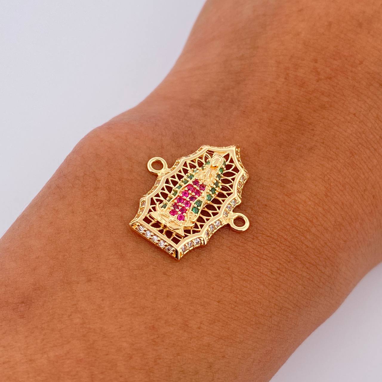 Herraje Virgen de Guadalupe 2.8gr / 2.3cm / Circones Fucsias Verdes Blancos Oro Amarillo 18K $