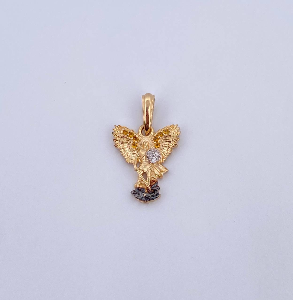 Dije San Miguel Arcangel 1.6gr / 2cm / Circones Amarillos Blancos Tres Oros 18K &