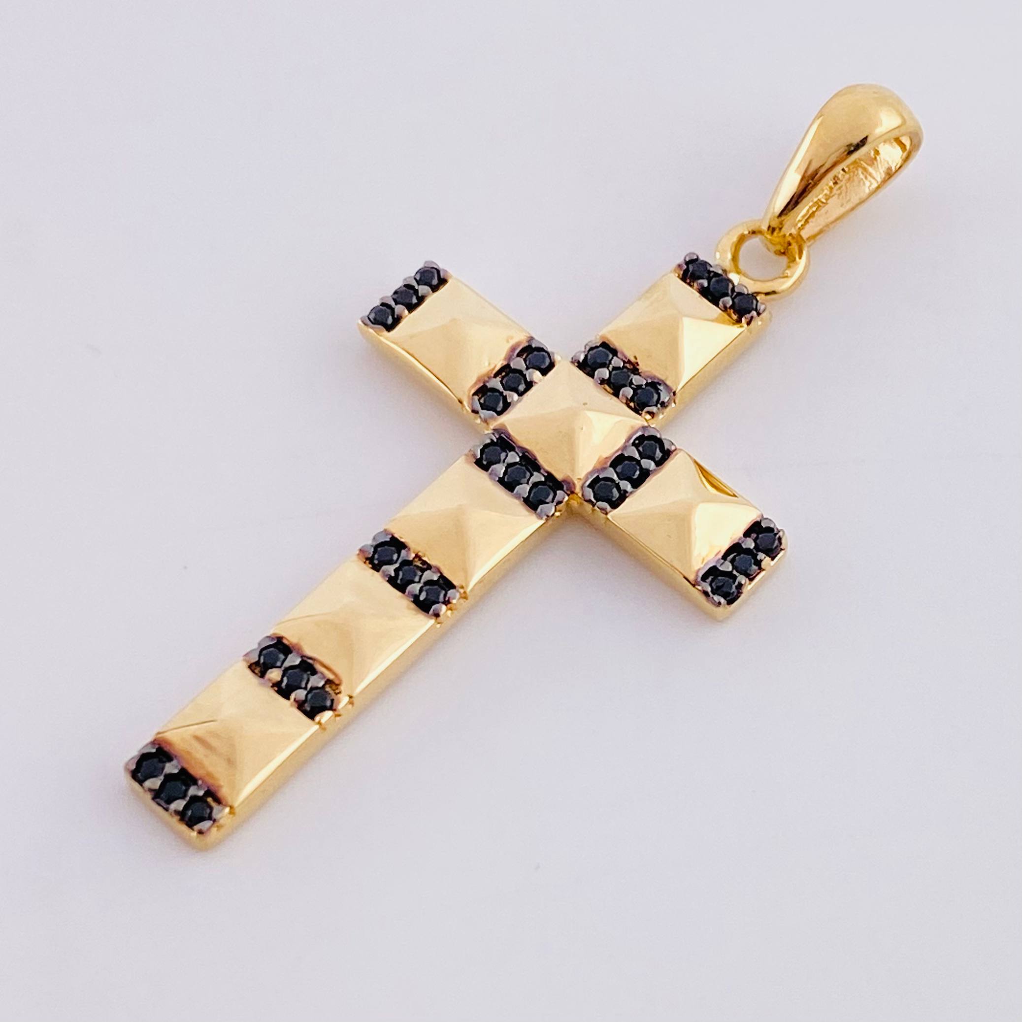Dije Cruz Piramide 2.65g / 3.8cm Oro Amarillo 18K