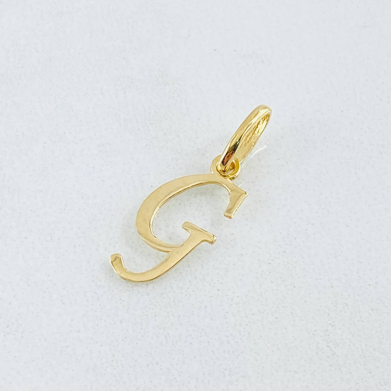 Dije Letra G Cursiva 0.4gr / 2cm / Oro Amarillo 18K ©