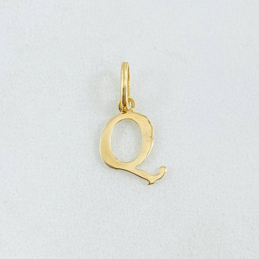 Dije Letra Q Cursiva 0.45gr / 1.6cm / Oro Amarillo 18K ©