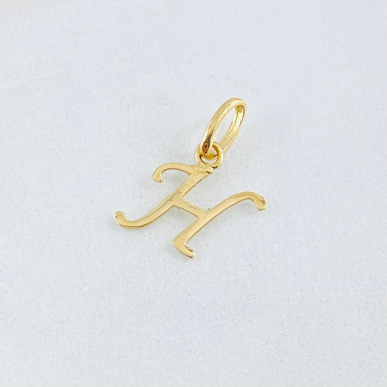 Dije Letra H Cursiva 0.45gr / 1.7cm / Oro Amarillo 18K ©