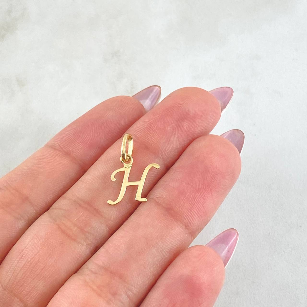 Dije Letra H Cursiva 0.45gr / 1.7cm / Oro Amarillo 18K ©