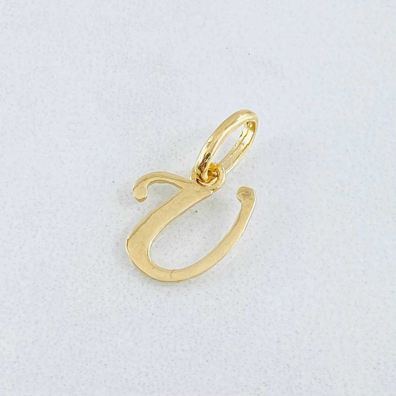 Dije Letra U Cursiva 0.45gr / 1.5cm / Oro Amarillo 18K ©