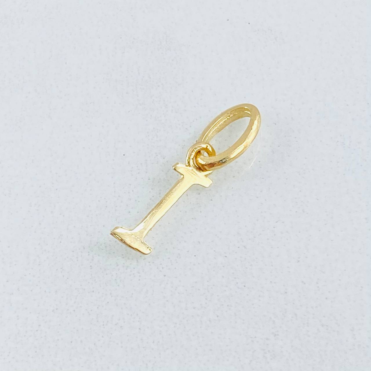 Dije Letra I Cursiva 0.3gr / 1.6cm / Oro Amarillo 18K ©