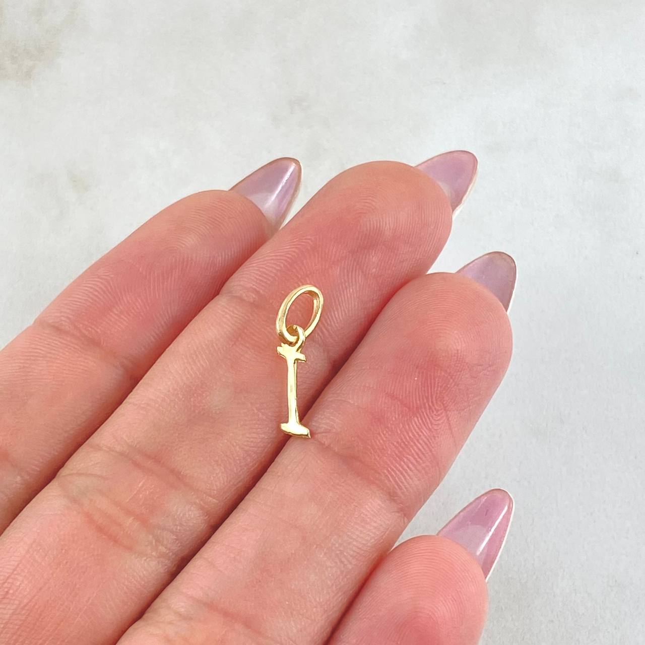 Dije Letra I Cursiva 0.3gr / 1.6cm / Oro Amarillo 18K ©