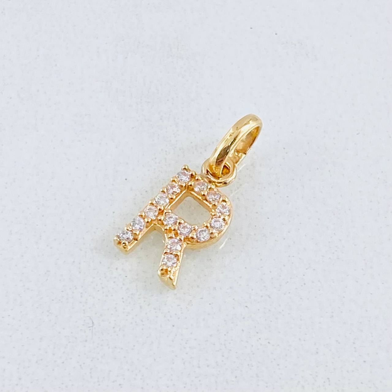 Dije Letra R 0.5gr / 1.3cm / Oro Amarillo 18K *