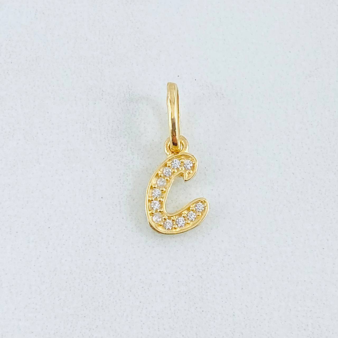 Dije Letra C 0.6gr / 1.6cm / Oro Amarillo 18K *