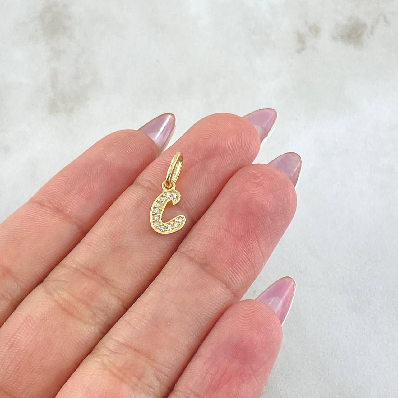 Dije Letra C 0.6gr / 1.6cm / Oro Amarillo 18K *