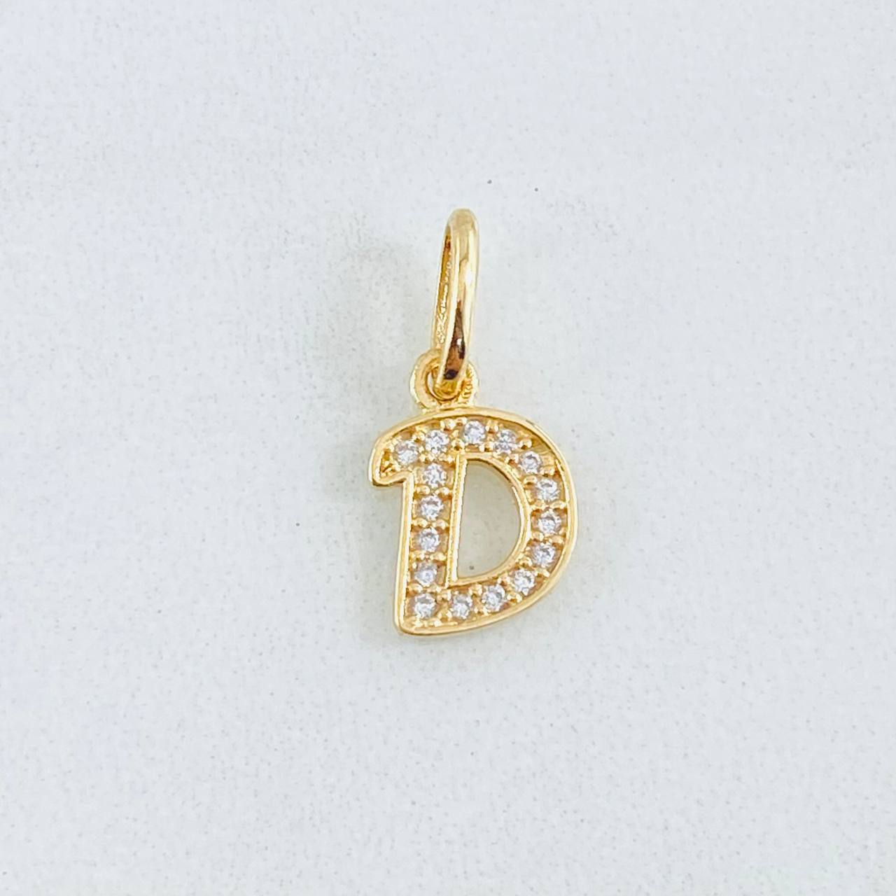 Dije Letra D 0.8gr / 1.6cm / Oro Amarillo 18K ©