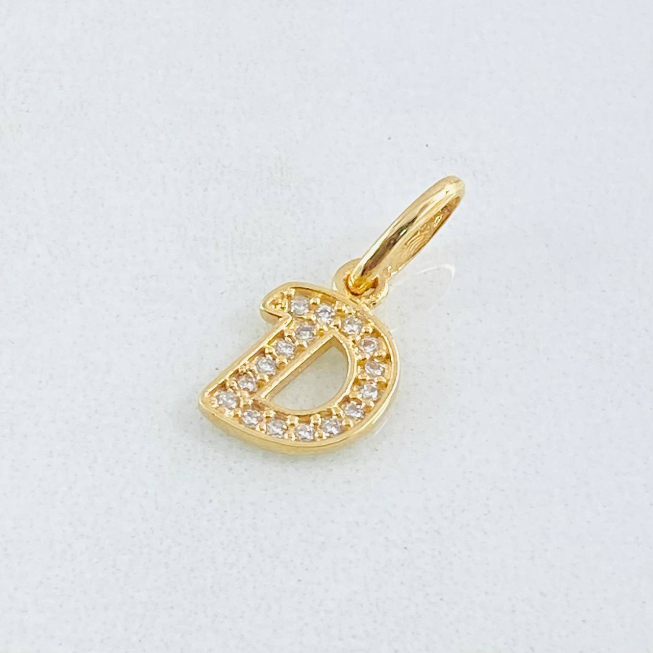 Dije Letra D 0.8gr / 1.6cm / Oro Amarillo 18K ©