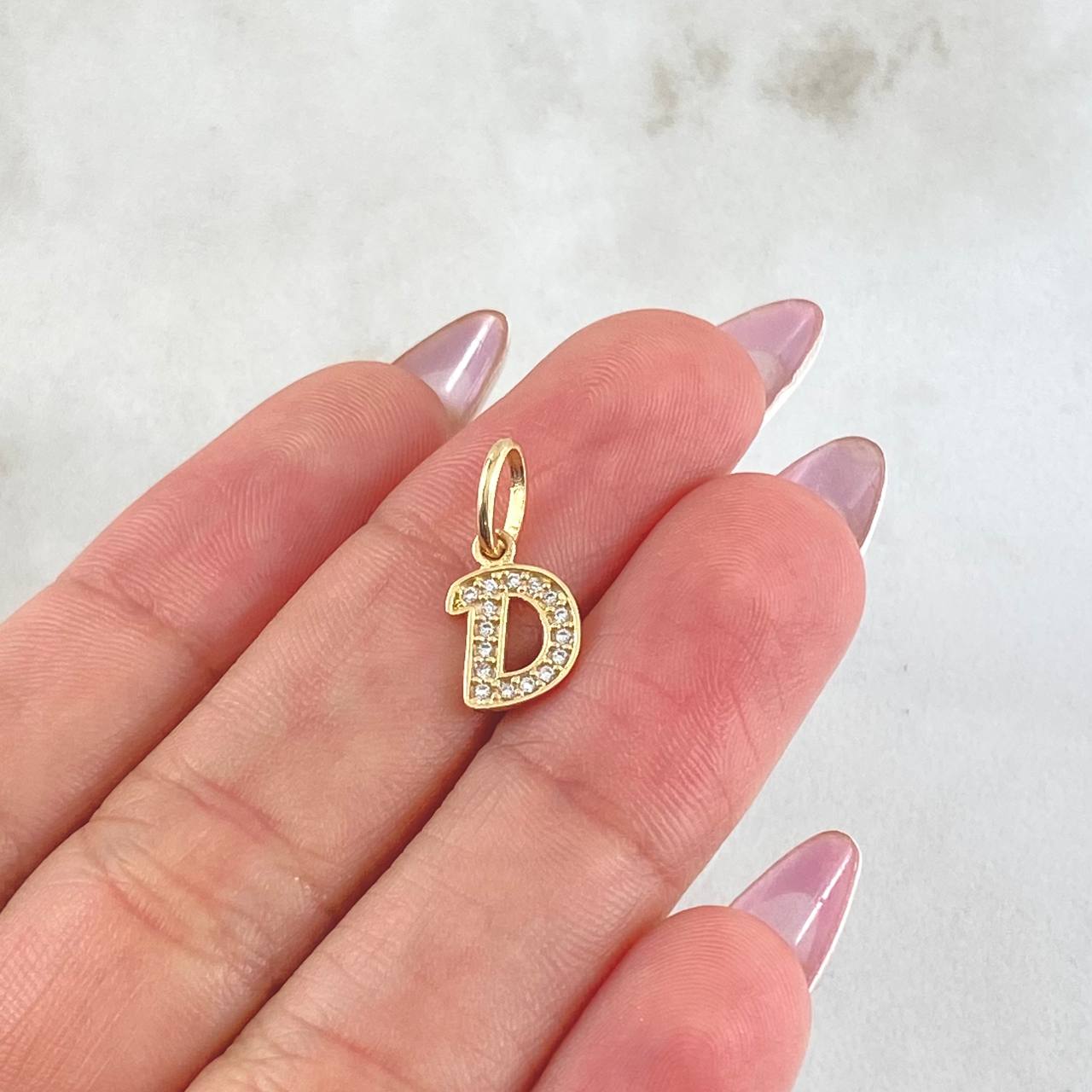 Dije Letra D 0.8gr / 1.6cm / Oro Amarillo 18K ©