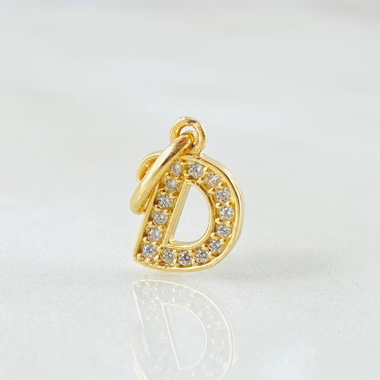 Dije Letra D 0.8gr / 1.6cm / Oro Amarillo 18K ©