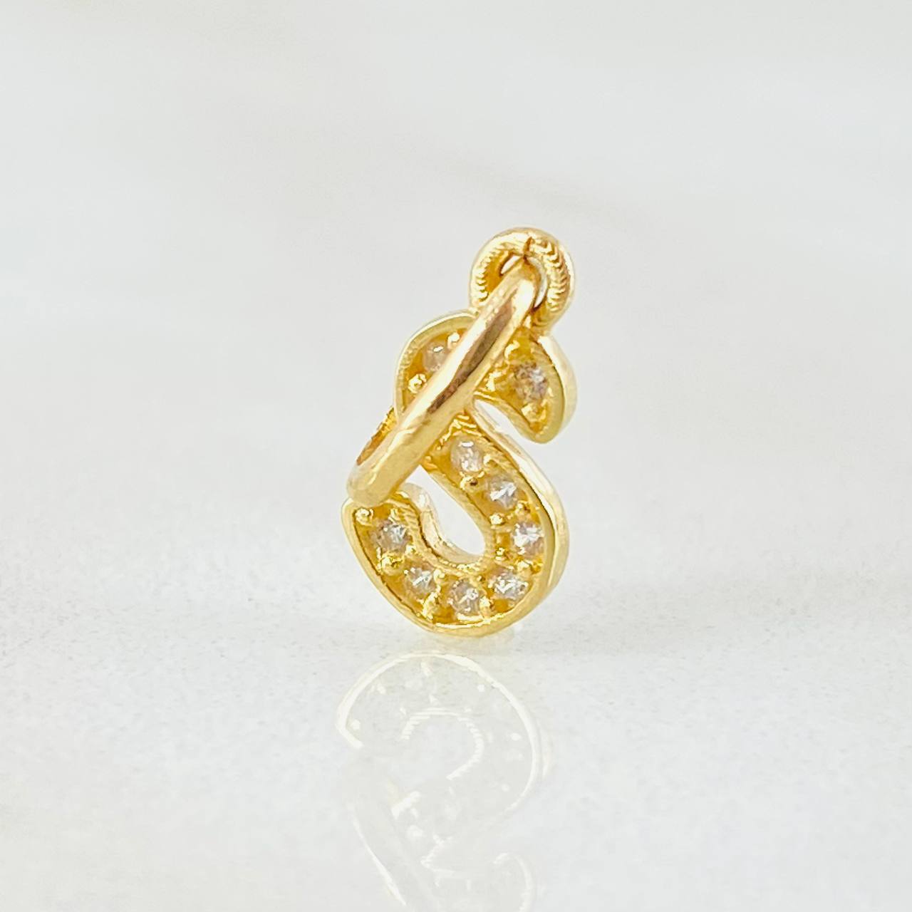 Dije Letra S 0.55gr / 1.6cm / Oro Amarillo 18K ©