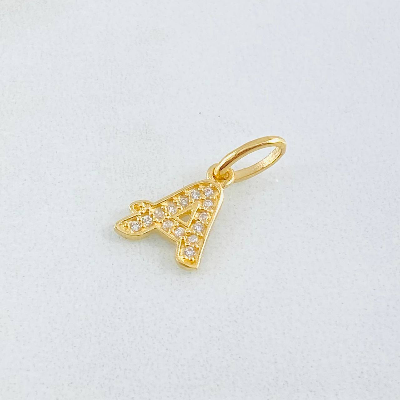 Dije Letra A 0.7gr / 1.5cm / Oro Amarillo 18K