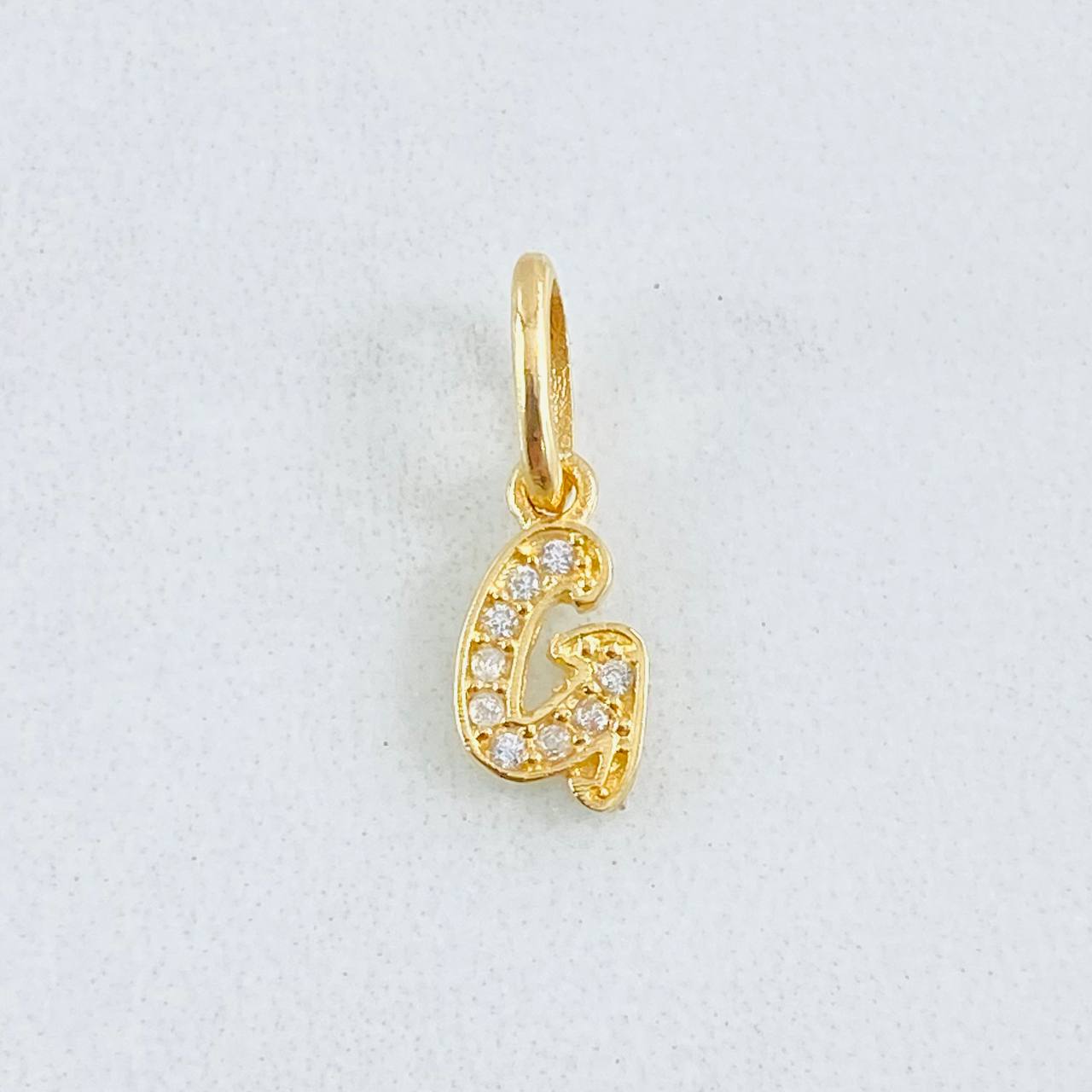 Dije Letra G 0.5gr / 1.5cm / Oro Amarillo 18K