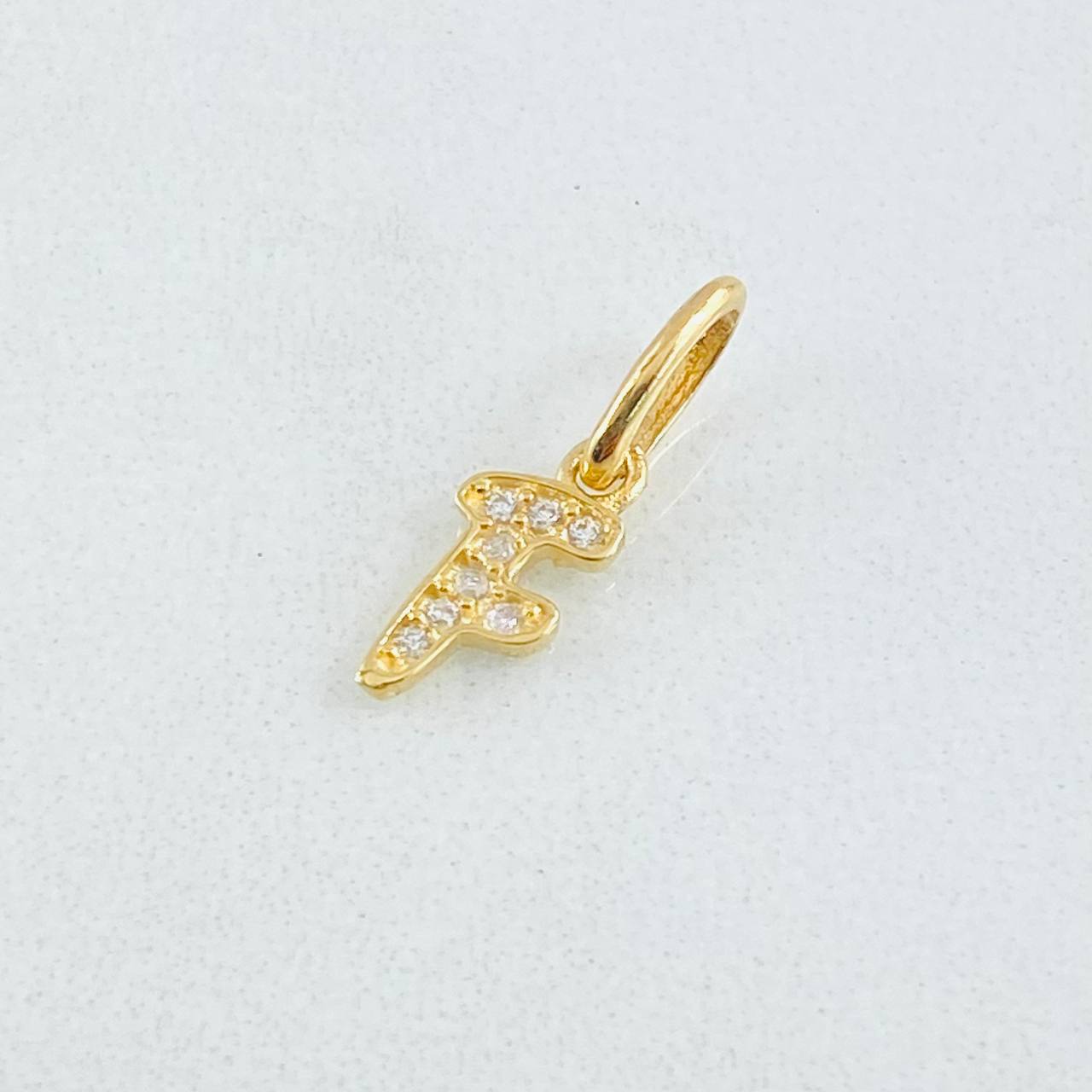 Dije Letra F 0.45gr / 1.5cm / Oro Amarillo 18K