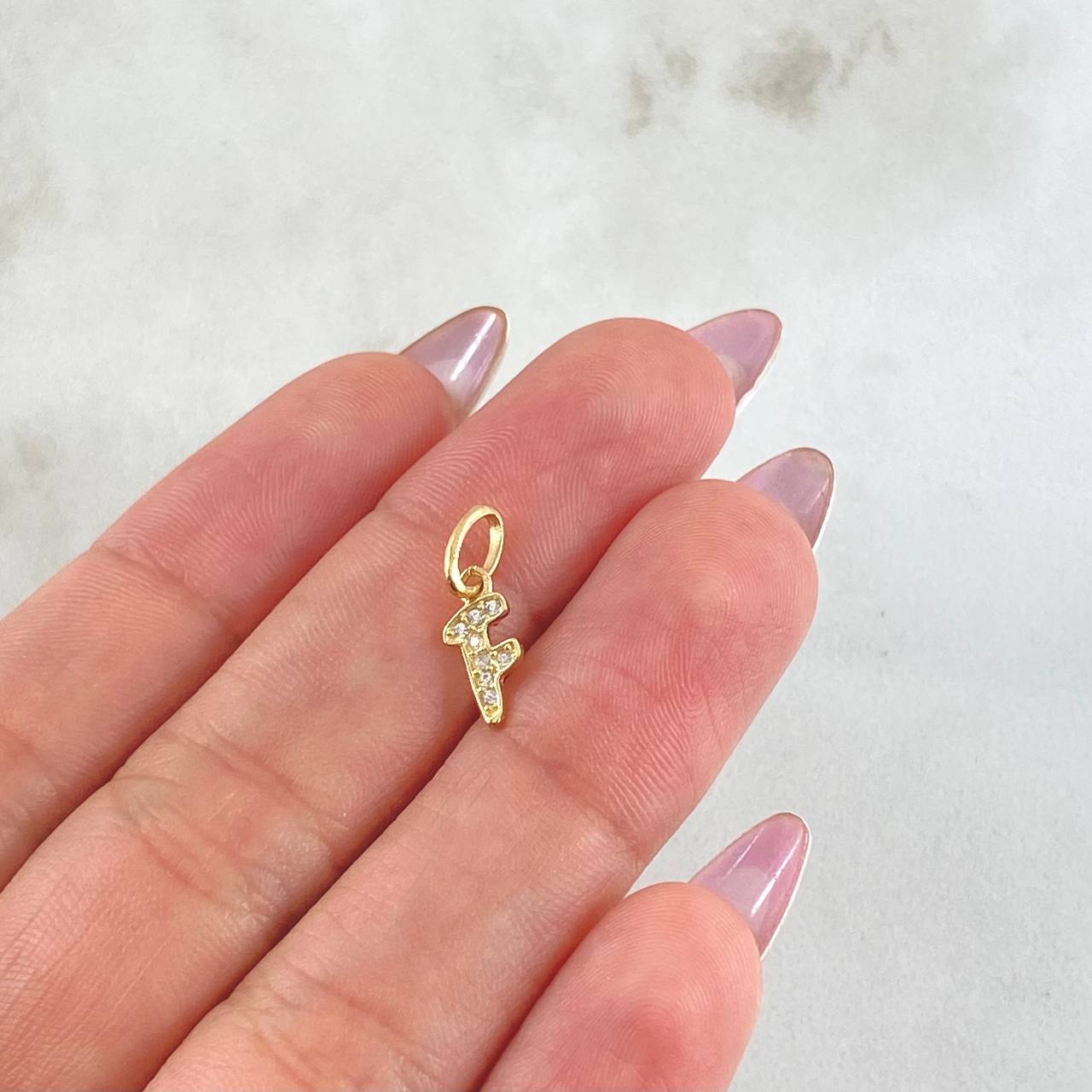 Dije Letra F 0.45gr / 1.5cm / Oro Amarillo 18K