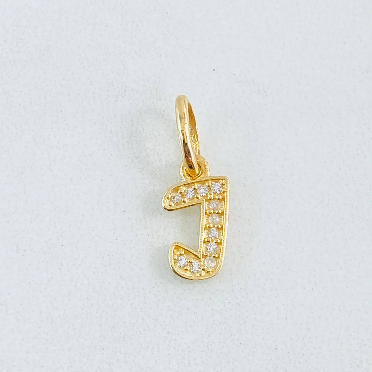 Dije Letra J 0.65gr / 1.6cm / Oro Amarillo 18K ©