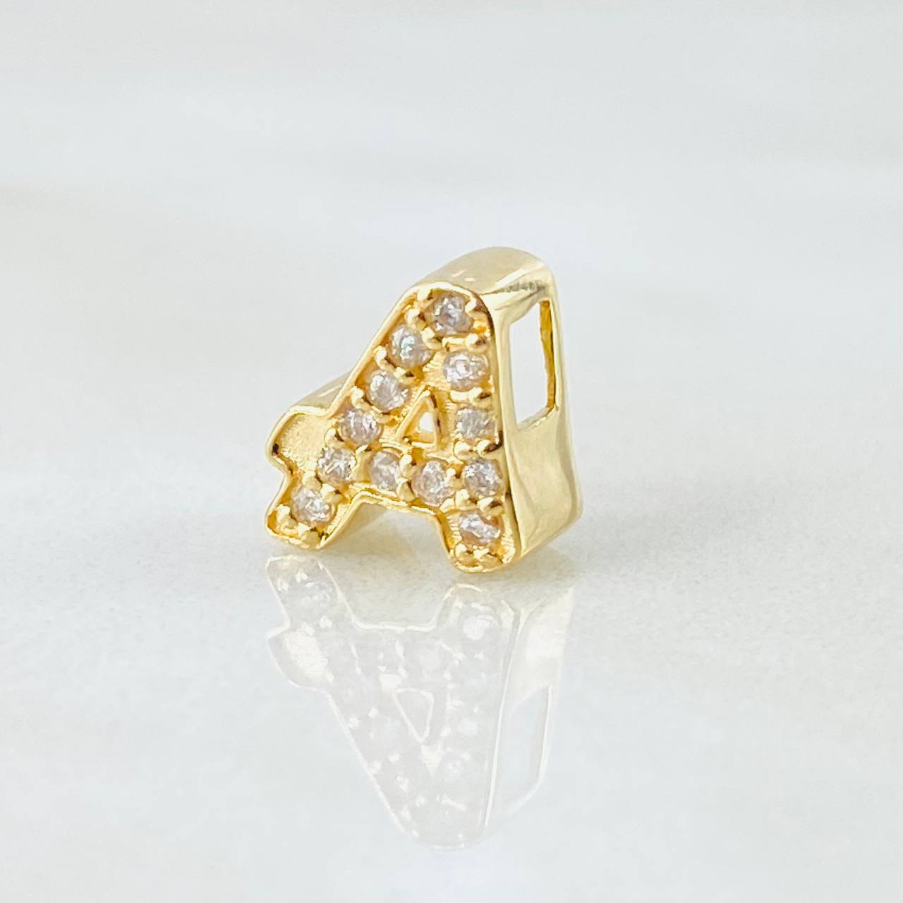 Herraje Letra A 1.25gr / 1cm / Oro Amarillo 18K ©