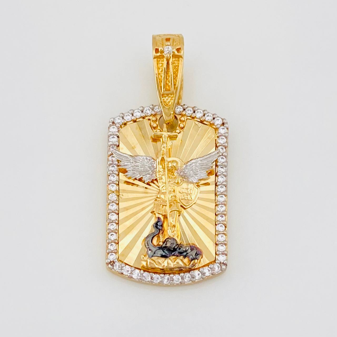 Dije Medalla San Miguel 4.05g / 3cm Tres Oros 18K