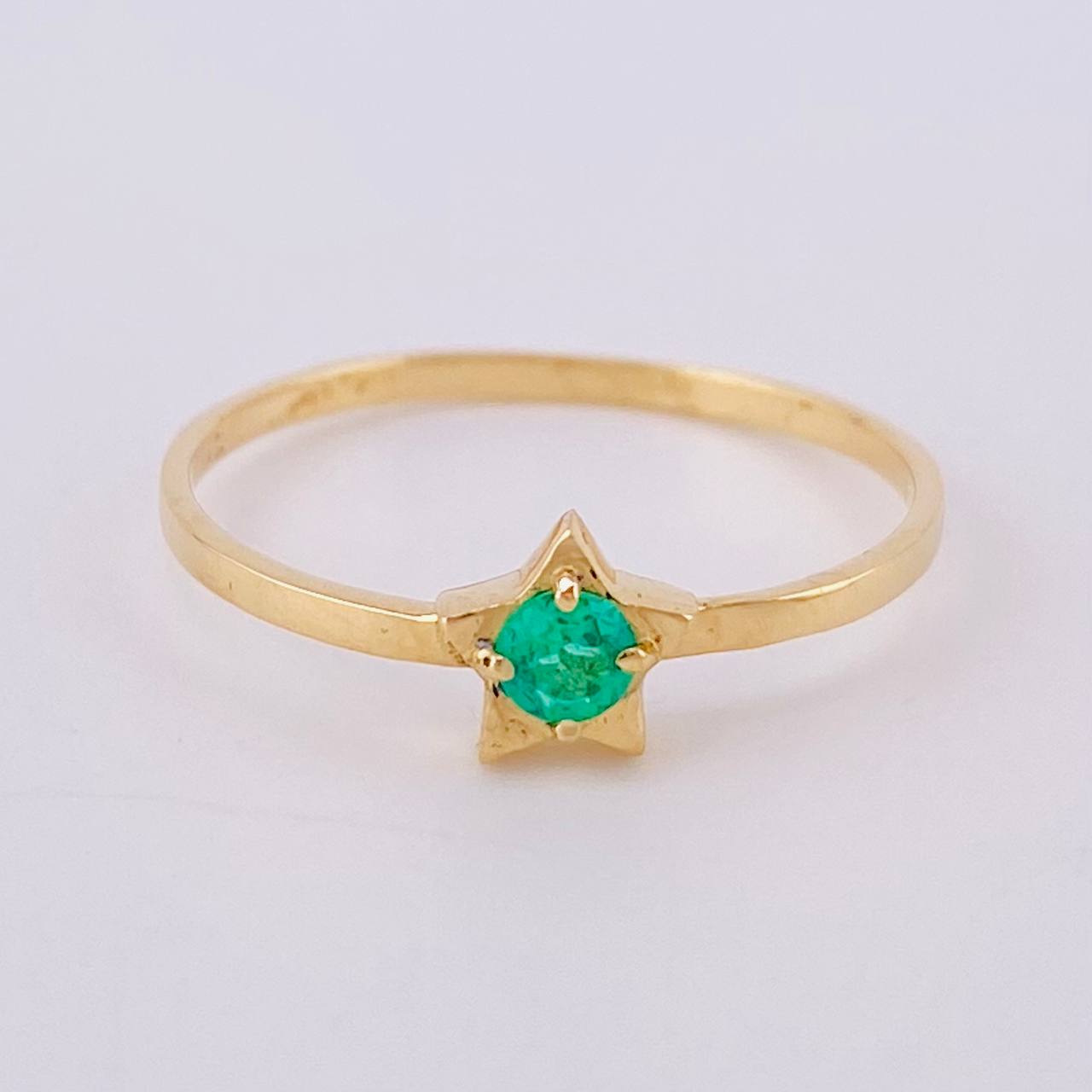 Anillo Solitario Estrella Esmeralda 15pts 1.25gr / T7 / Oro Amarillo 18K ©